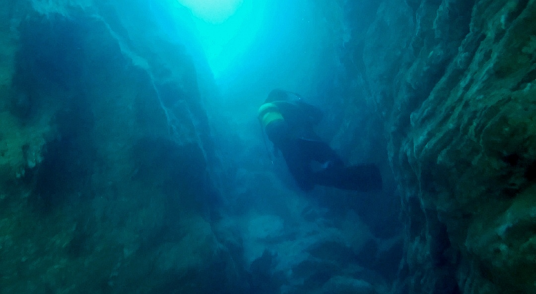 Descending to 35m